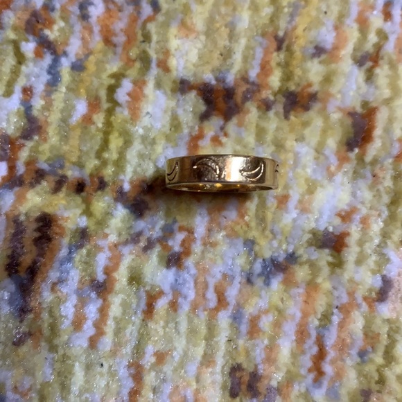 ๐ Gold Moon Stamp Ring - Picture 4 of 4
